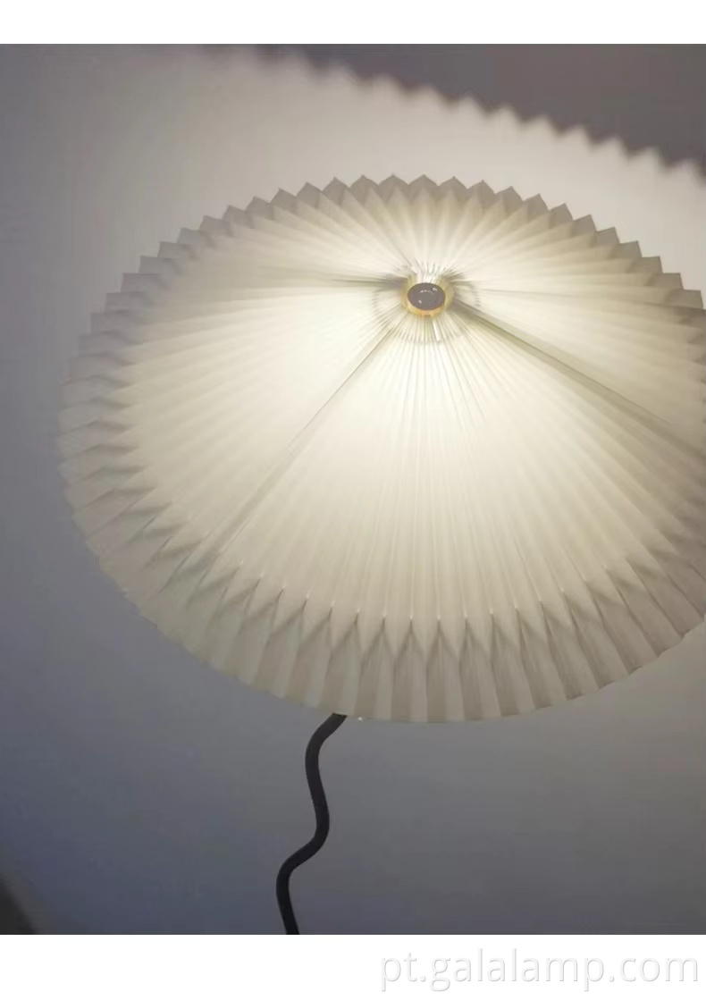 contemporary-wavy-pole-floor-light-interior